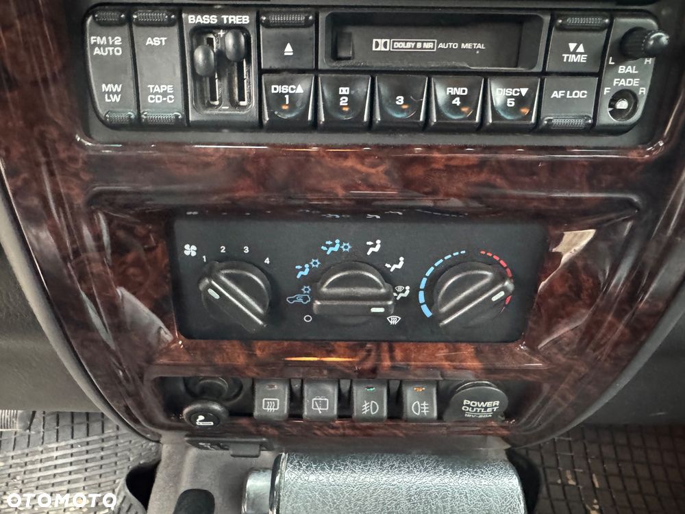 Jeep Cherokee 4.0 Limited - 17