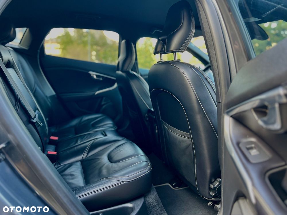 Volvo V40 D3 R Design - 14