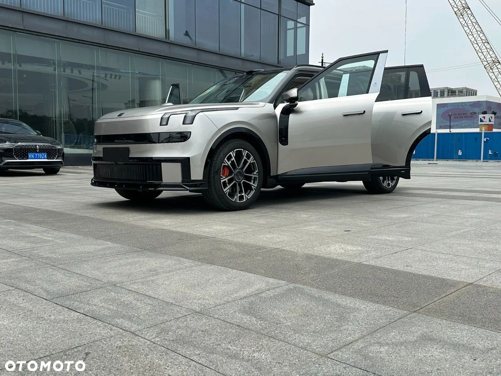 Lynk & Co 900 - 33