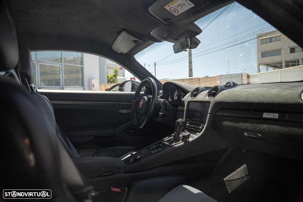 Porsche 718 Cayman GT4 RS - 17