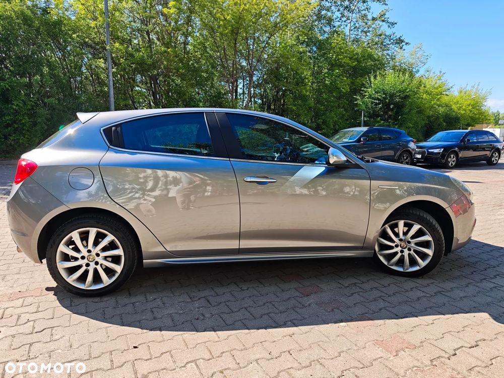 Alfa Romeo Giulietta 2.0 JTDM Distinctive - 8