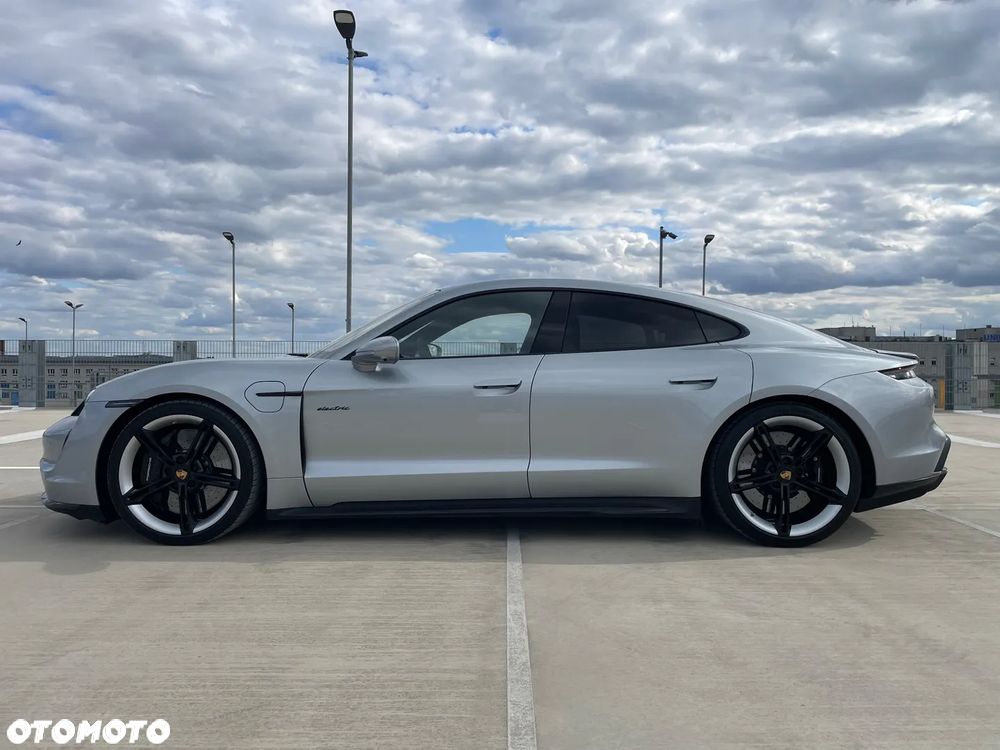 Porsche Taycan - 8