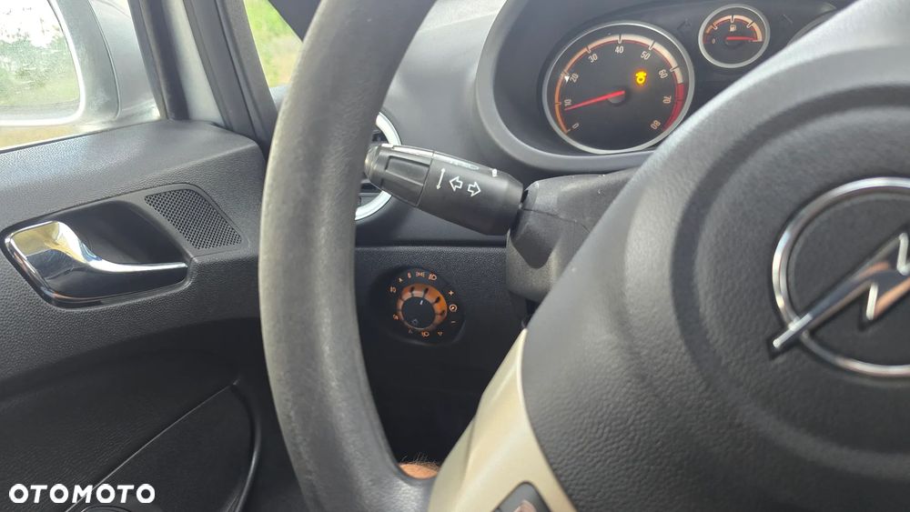 Opel Corsa 1.4 16V Cosmo - 40