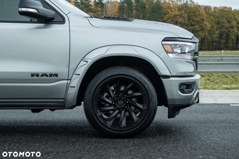 RAM 1500 5.7 Crew Cab Shortbed Laramie Black - 8