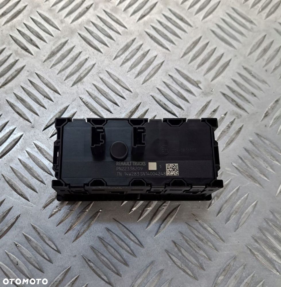 PRZEŁĄCZNIK RENAULT GAMA T RANGE T 22338209 - 2