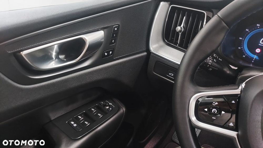 Volvo XC 60 B4 D Plus Dark - 20