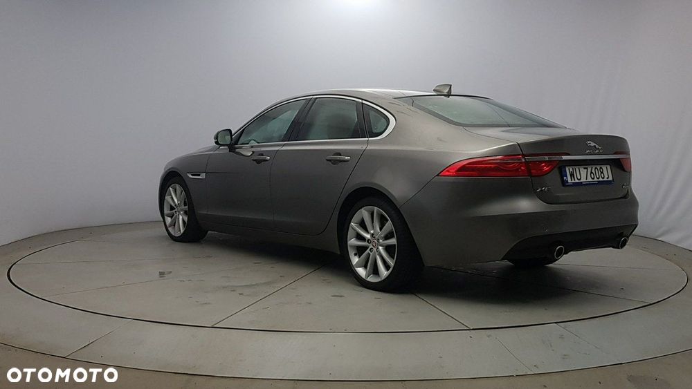 Jaguar XF - 5