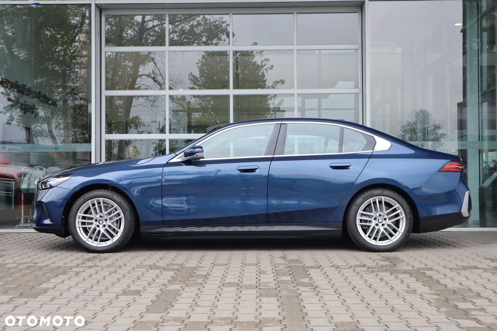 BMW i5 - 2