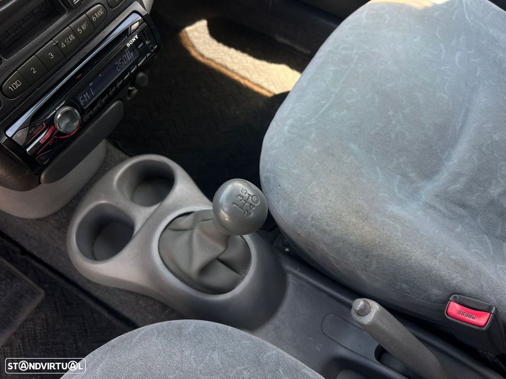 Toyota Yaris 1.0 Base C/Radio - 6