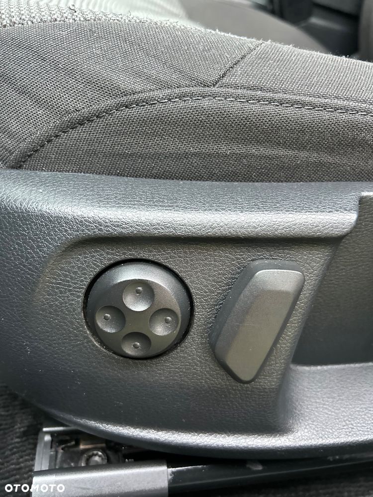 Volkswagen Passat 1.6 TDI DPF BlueMot Highline - 31