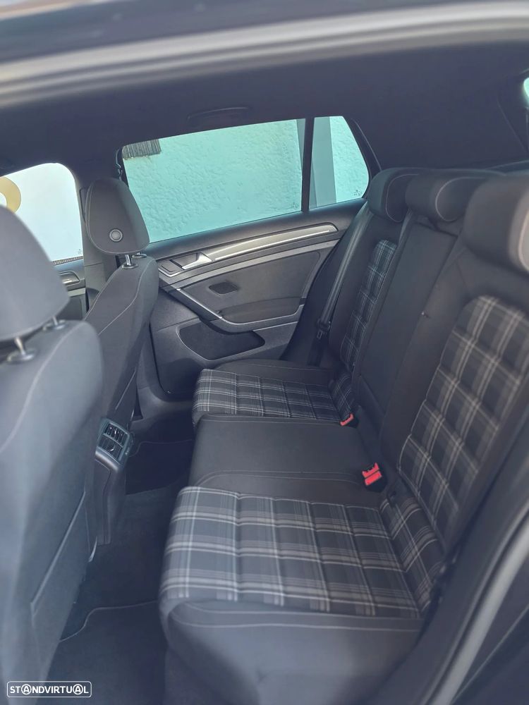 VW Golf 2.0 TDi GTD DSG - 18