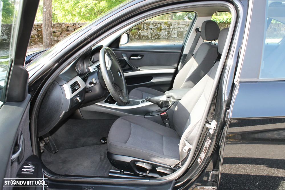 BMW 320 i Navigation - 19