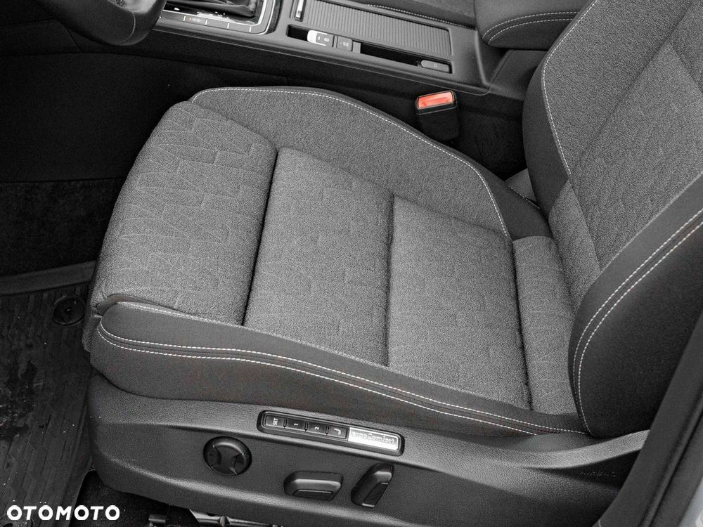 Volkswagen Passat - 12