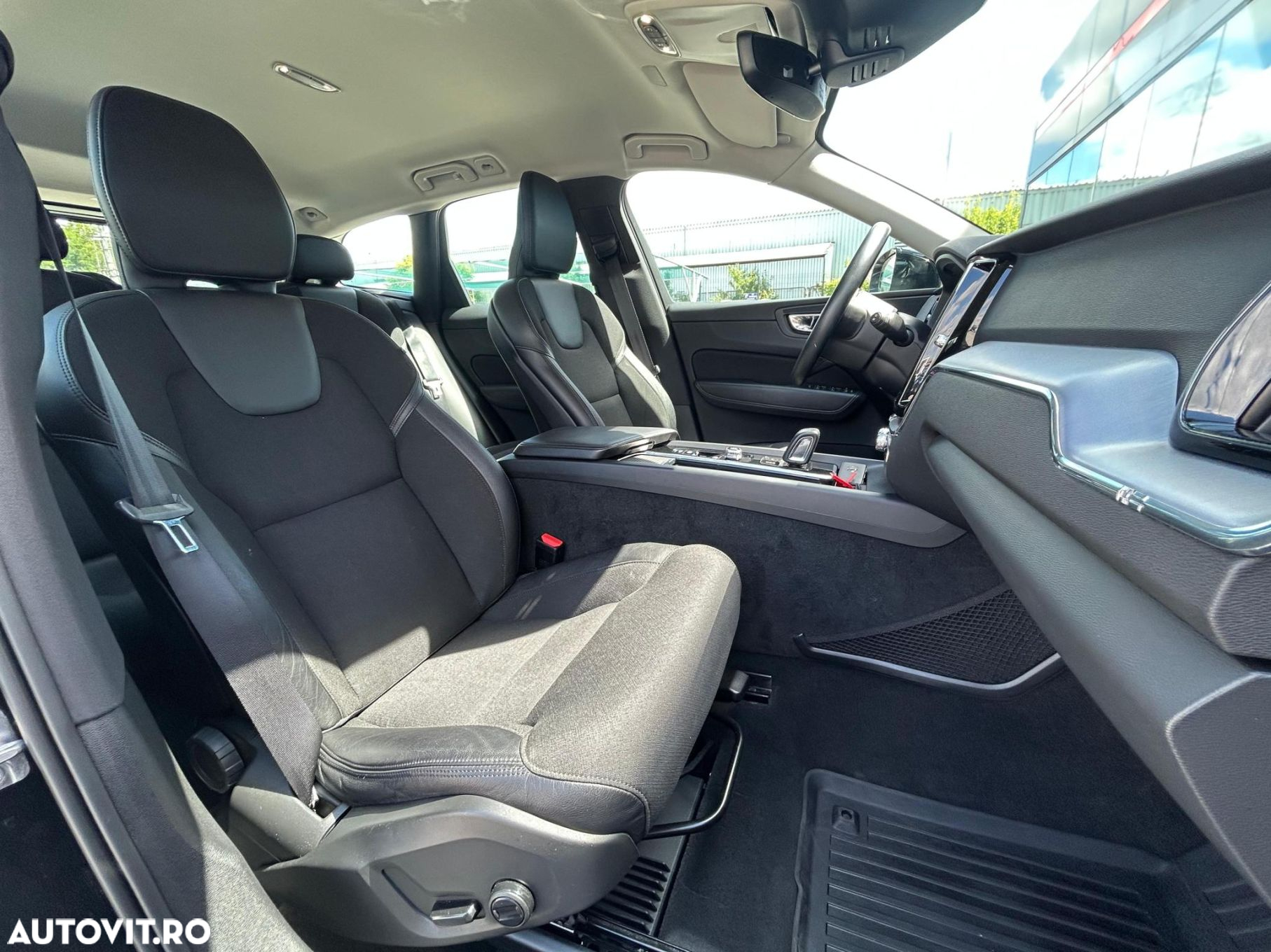 Volvo XC 60 B4 MHEV AWD Momentum Pro - 13
