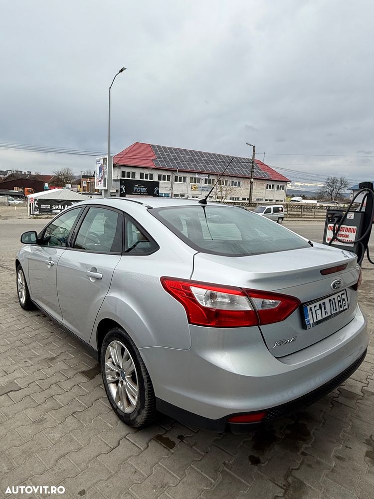 Ford Focus 1.6 Ti-VCT Ambiente - 11