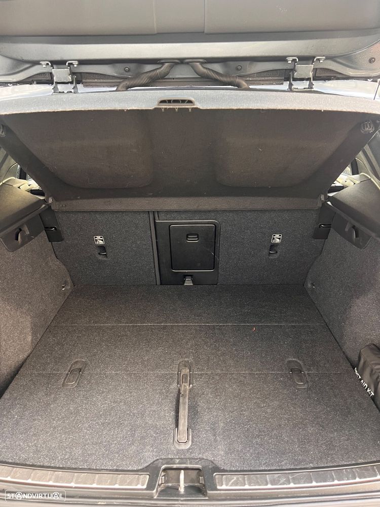 Volvo XC 40 1.5 T3 R-Design Tech Edition - 9