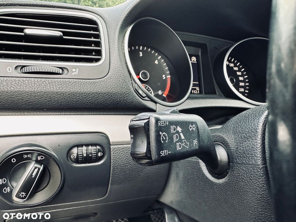 Volkswagen Golf 1.6 TDI DPF Highline - 29