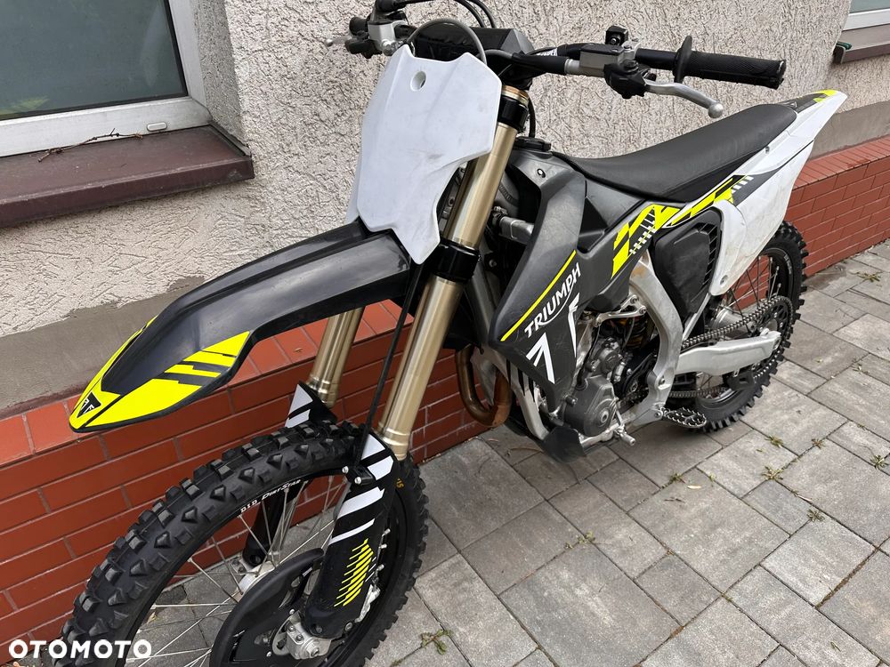 Triumph Inny - 7