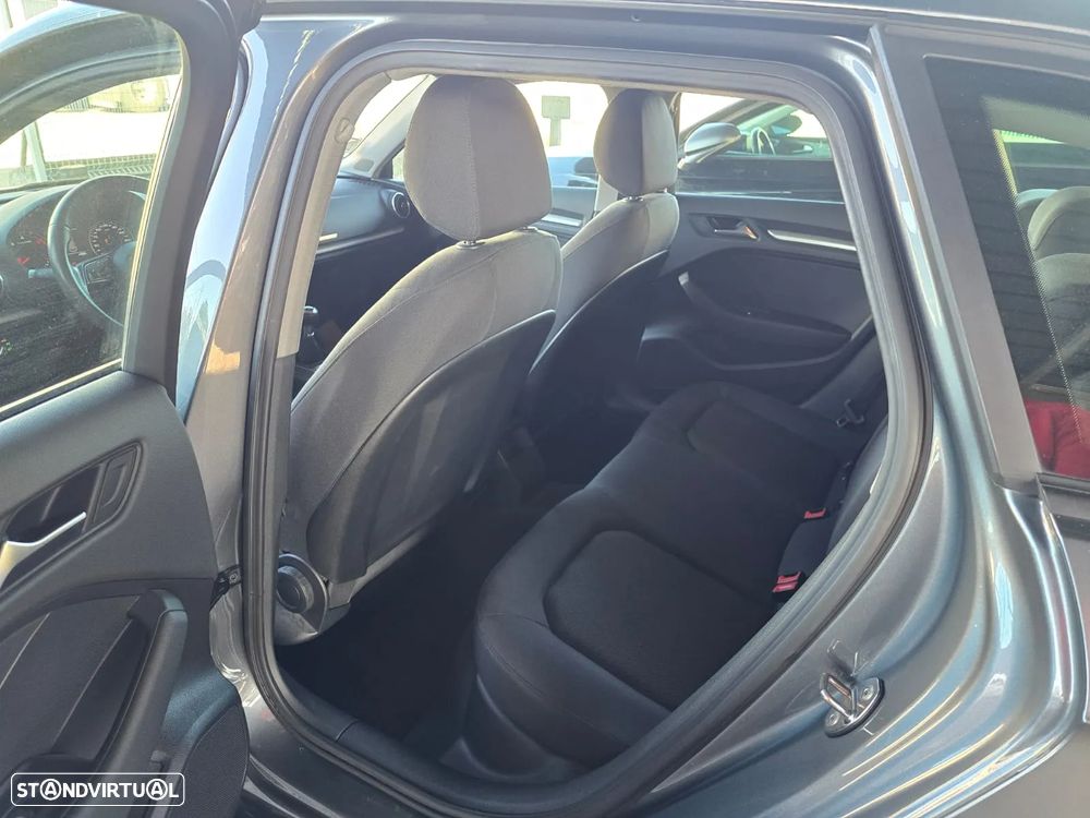 Audi A3 Sportback 30 TDI Design - 22