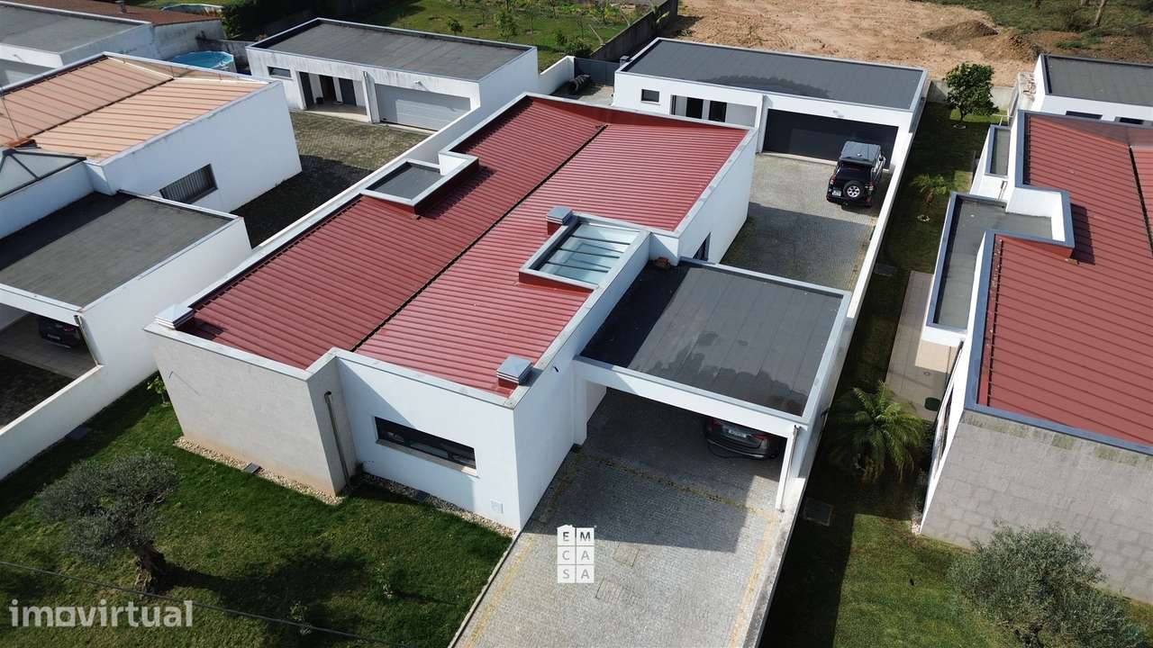 Moradia Isolada T3 Venda em Loureiro,Oliveira de Azeméis - Grande imagem: 3/27