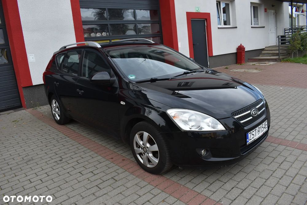 Kia Ceed - 32