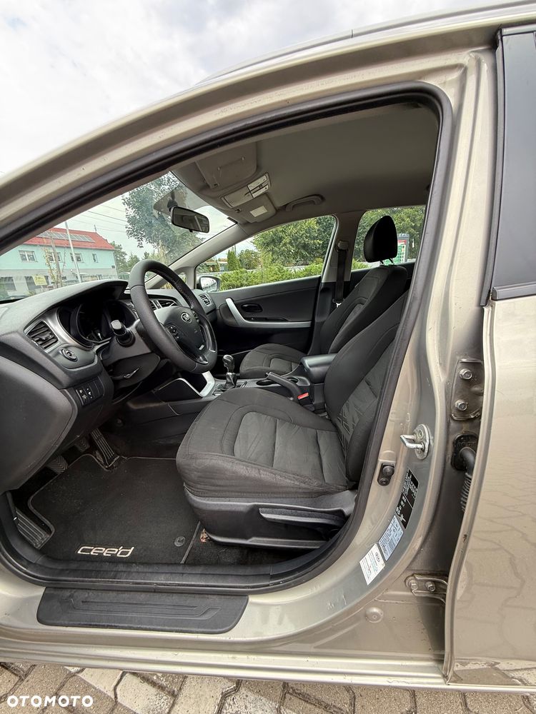 Kia Ceed 1.4 CVVT Dream Team Edition - 34