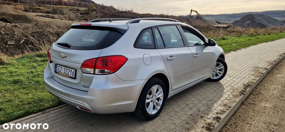 Chevrolet Cruze 1.6 LS - 4