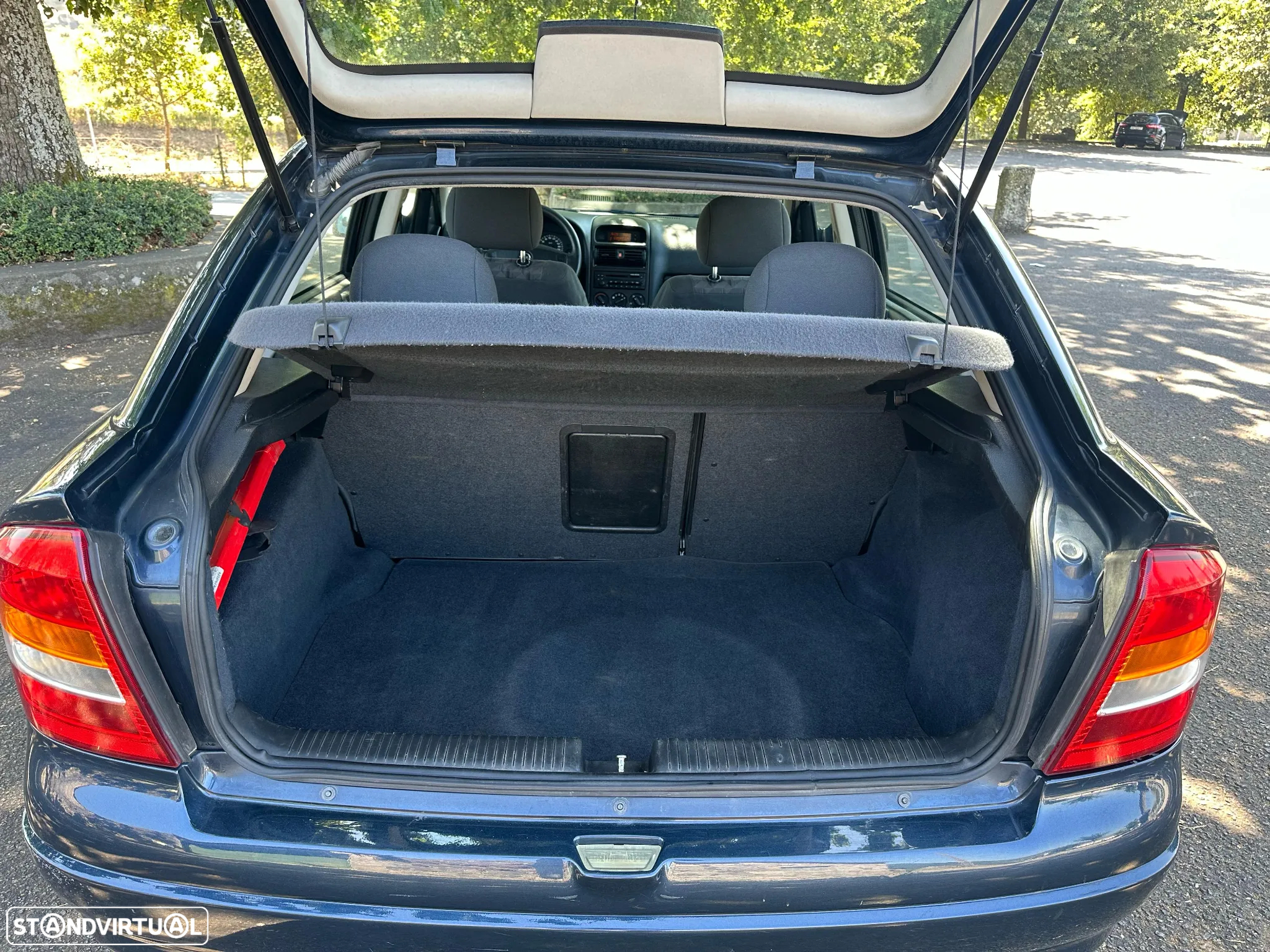 Opel Astra 1.2 Club - 23