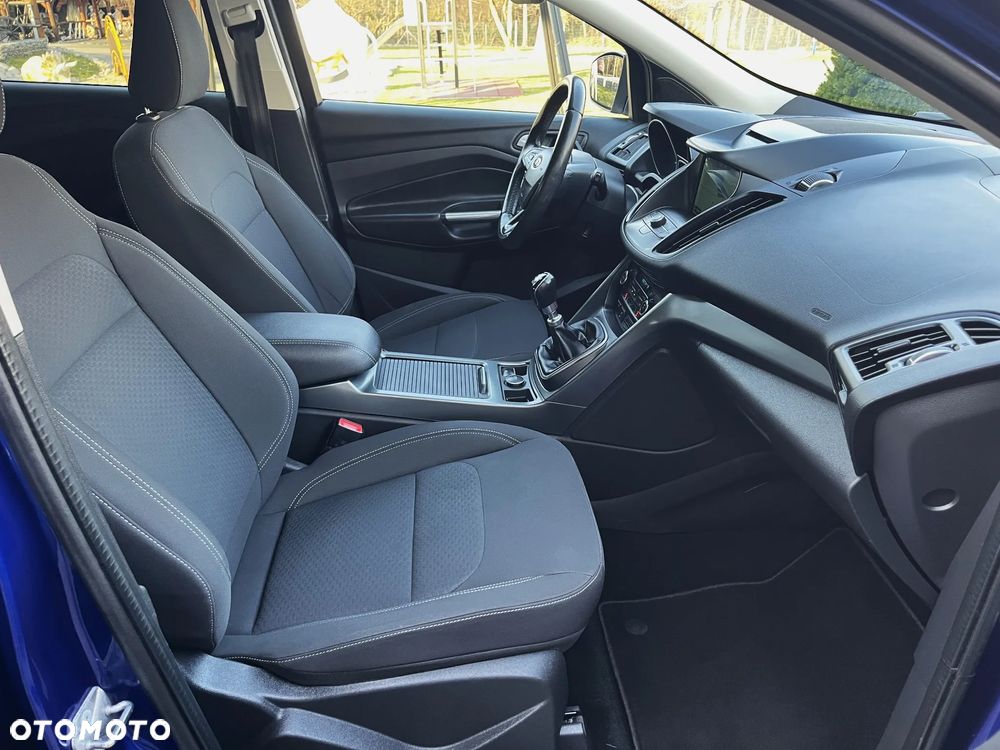 Ford Kuga 1.5 EcoBoost 2x4 Titanium - 17