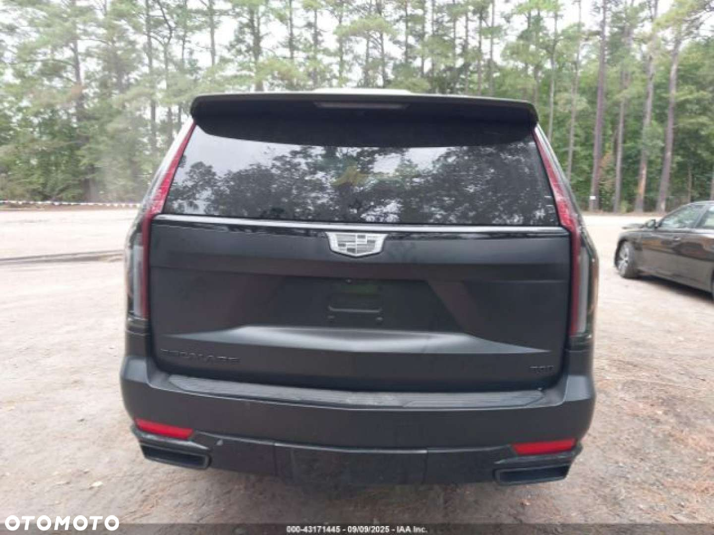 Cadillac Escalade - 5