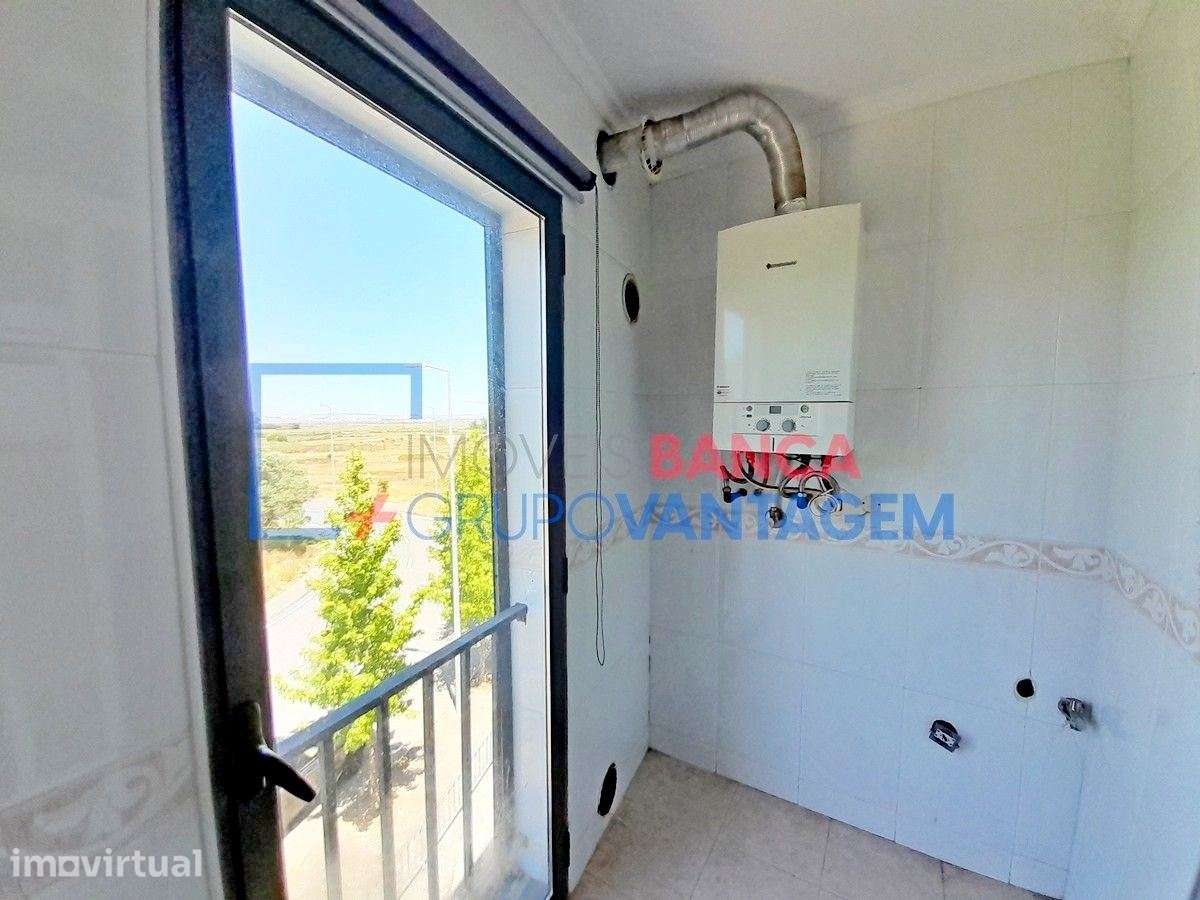 Apartamento T2 com  110 m2 situado em Alhos Vedros (Moita) - Grande imagem: 5/18