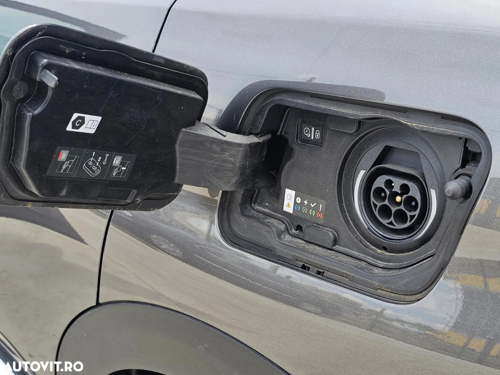 Peugeot 3008 PHEV EAT8 Allure - 36