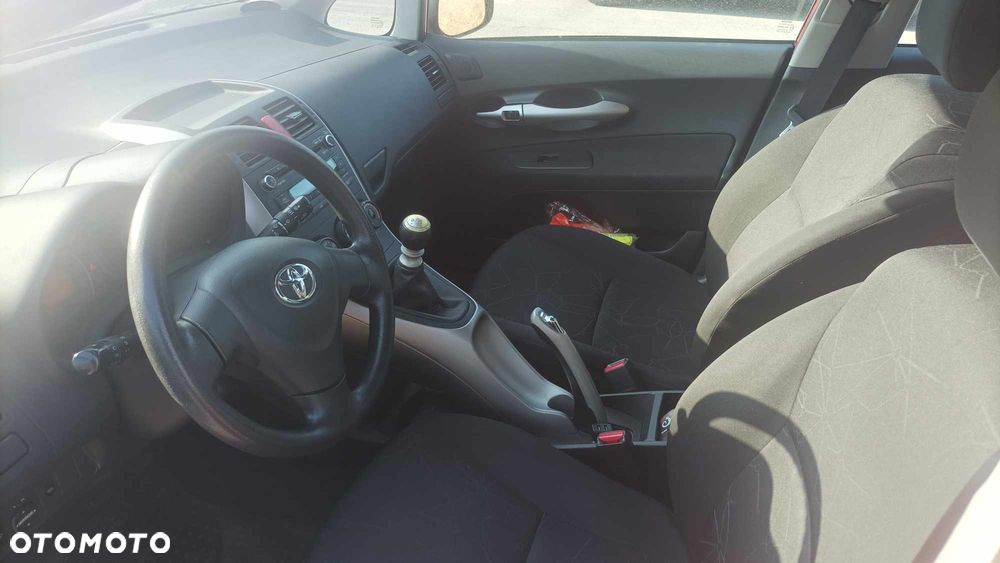 Toyota Auris 1.33 VVT-i Terra - 7