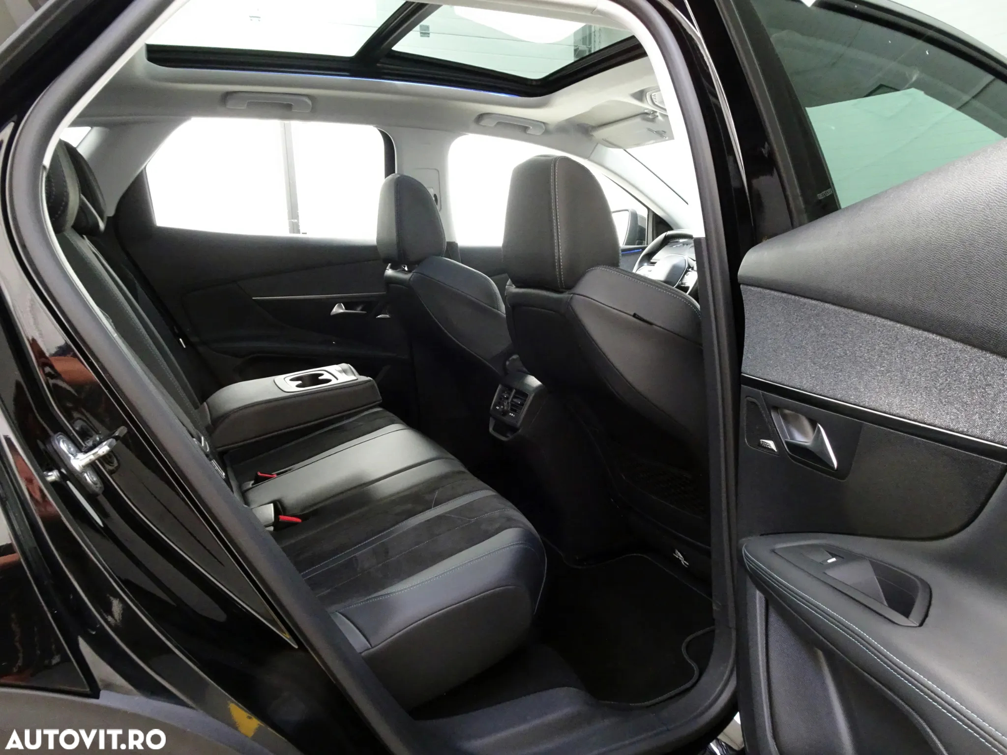 Peugeot 3008 PureTech 130 Stop & Start GPF EAT8 Crossway - 11