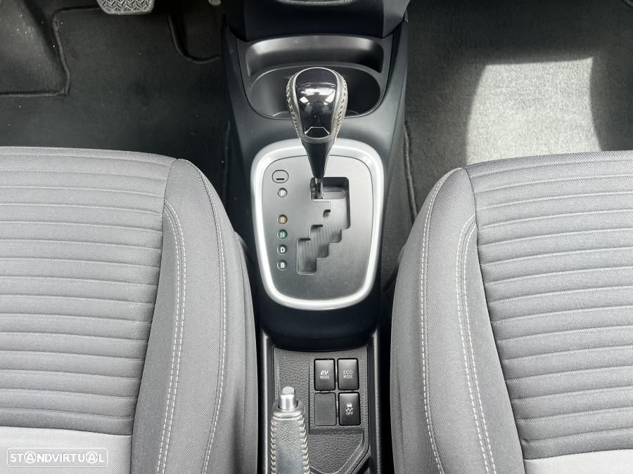 Toyota Yaris 1.5 HSD Exclusive - 43