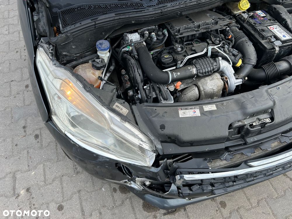 Peugeot 208 - 18