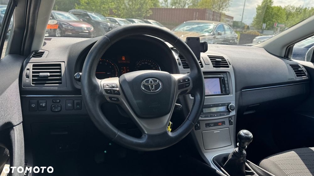 Toyota Avensis 1.8 Sol NAVI - 31