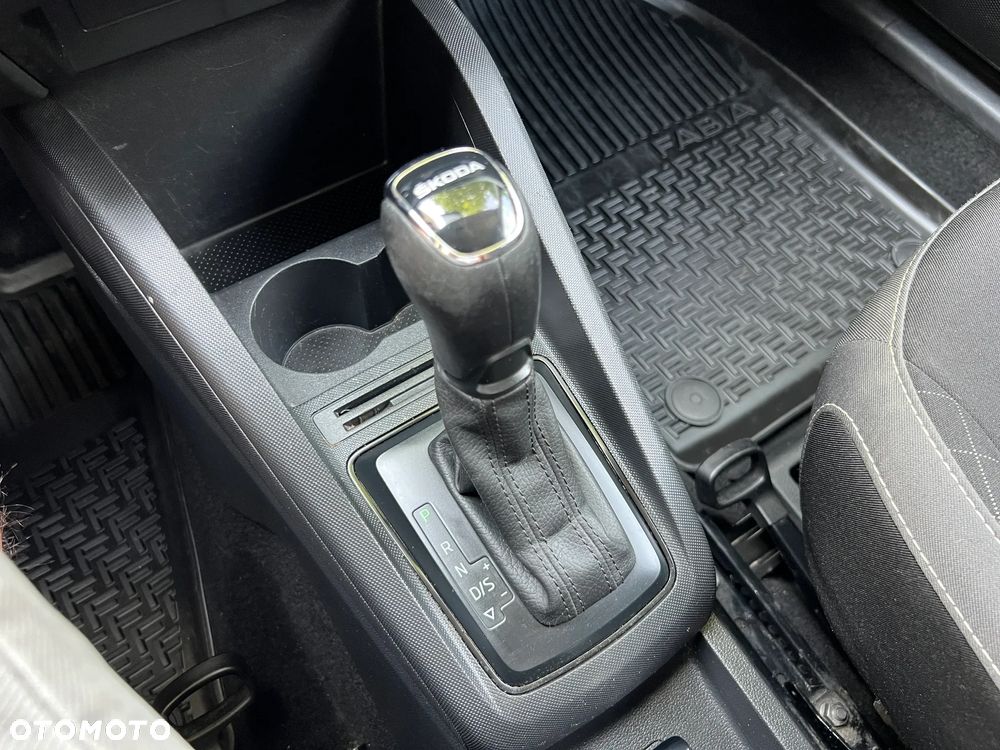 Skoda Fabia 1.0 TSI Style Color DSG - 30