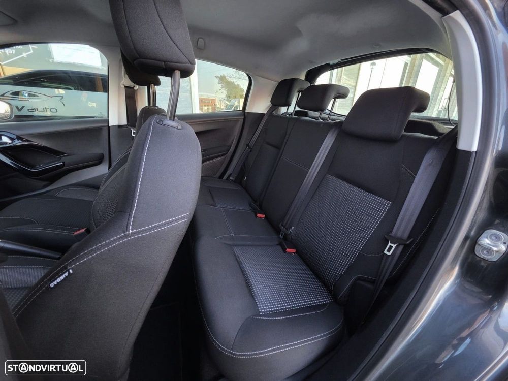 Peugeot 208 1.2 PureTech Allure EAT6 - 17