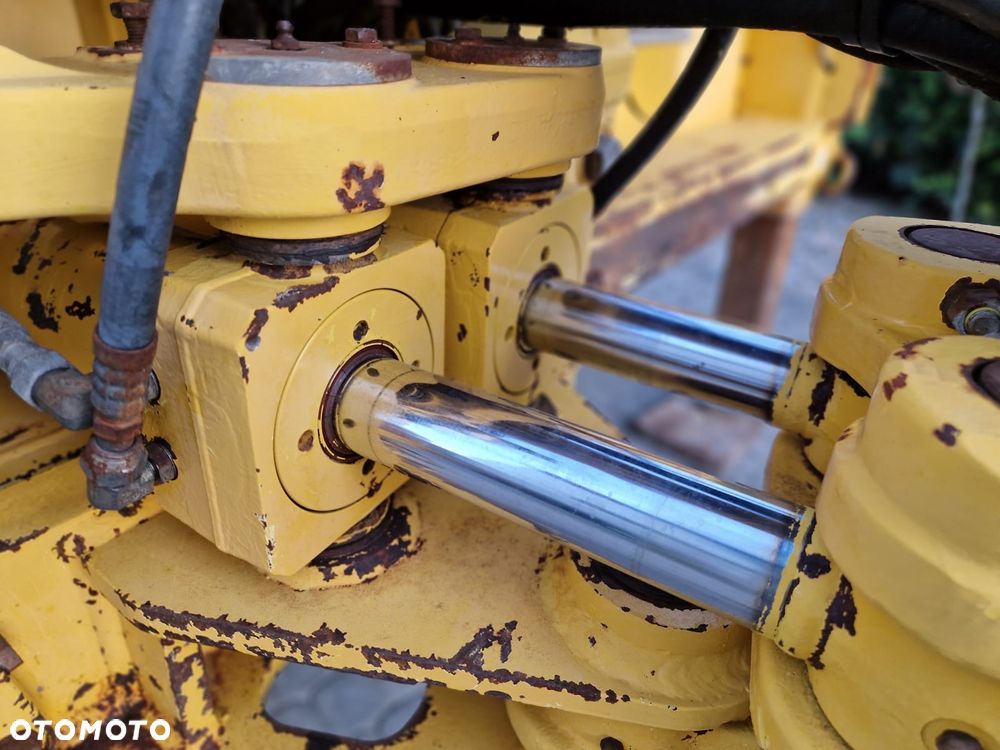 Komatsu WB 93R - 13