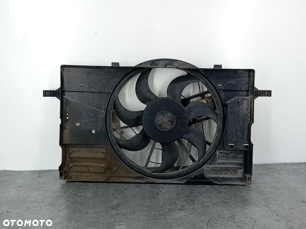 WENTYLATOR CHŁODNICY VOLVO V50 3M51-8C607-GC 0130303929 2.4 20V - 1