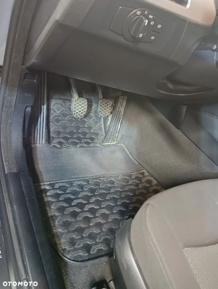 BMW Seria 3 318d DPF - 25