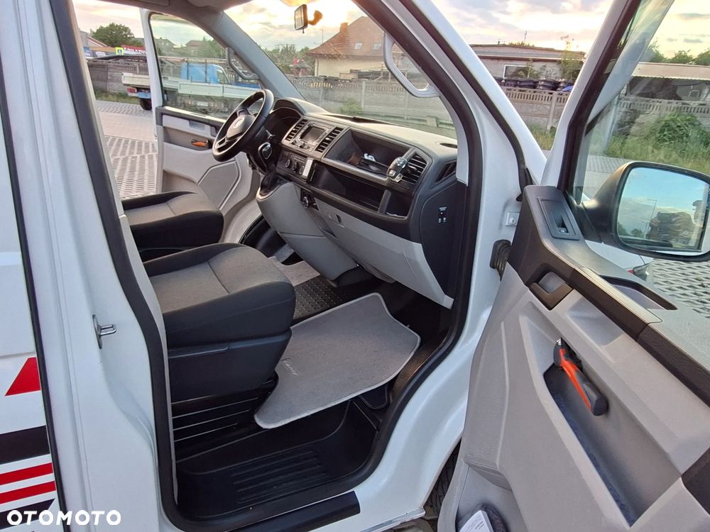 Volkswagen Caravelle - 22