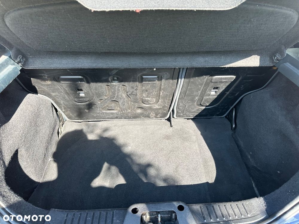 Ford Fiesta 1.4 TDCi Ambiente - 14