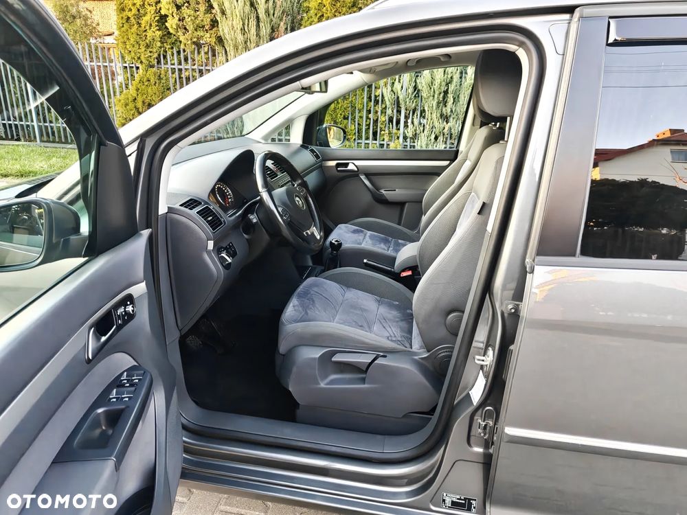 Volkswagen Touran 1.6 TDI DPF BlueMotion Technology Highline - 18