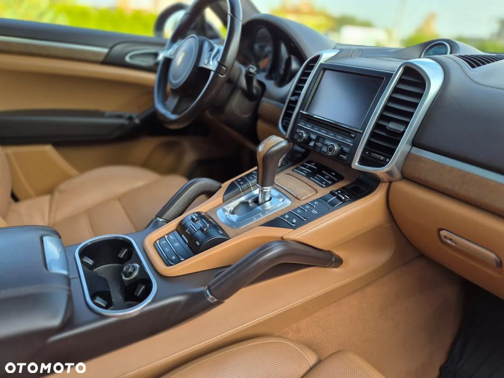 Porsche Cayenne - 1