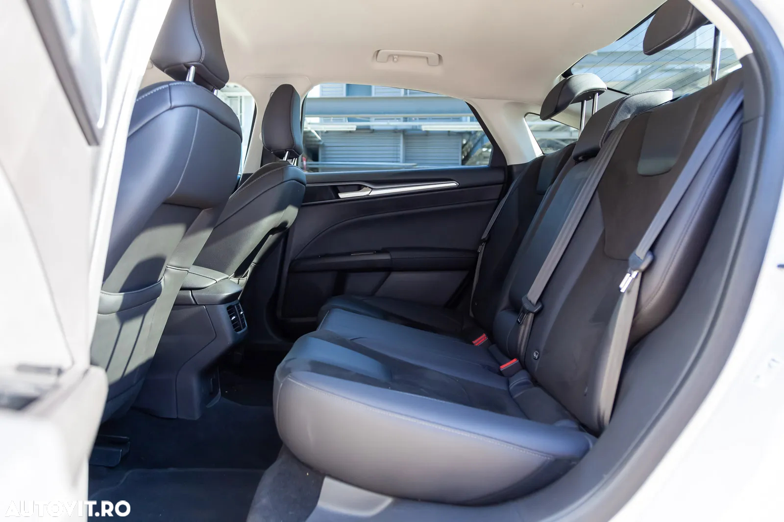 Ford Mondeo 2.0 Hybrid - 16
