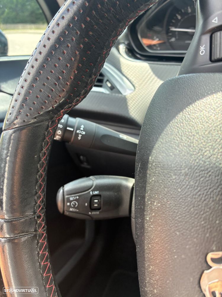 Peugeot 208 1.2 PureTech GT Line - 16