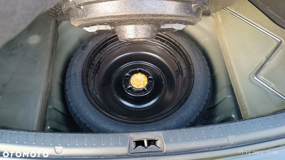 Toyota Avensis 1.8 Premium - 11