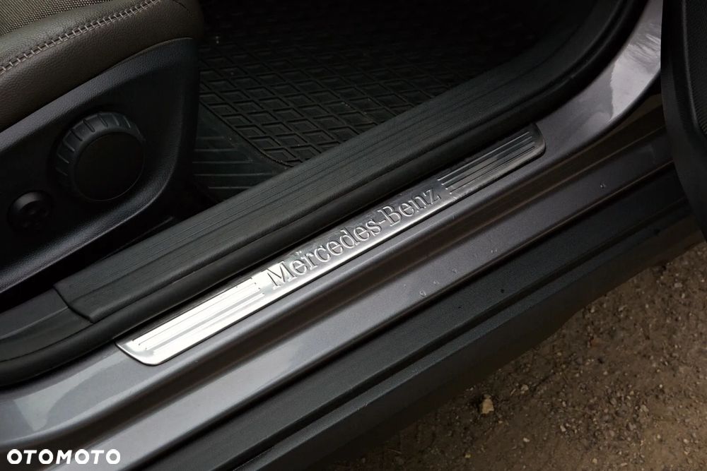 Mercedes-Benz GLA 200 7G-DCT - 16